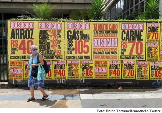 Cartazes nos muros de SP escancaram a carestia de Bolsonaro